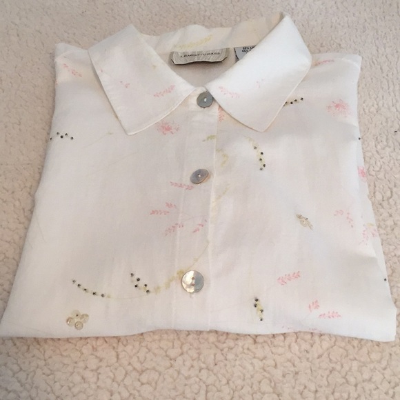 Cream color blouse - Picture 3 of 3